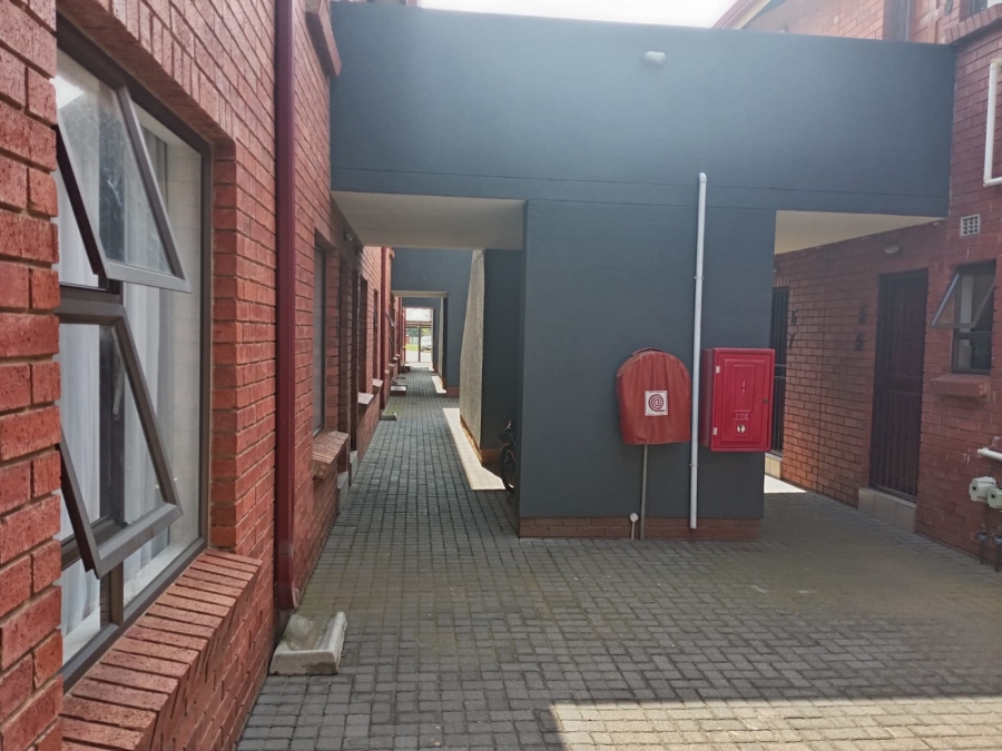 2 Bedroom Property for Sale in Albertsdal Gauteng