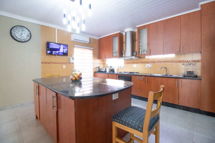 6 Bedroom Property for Sale in Croydon Gauteng