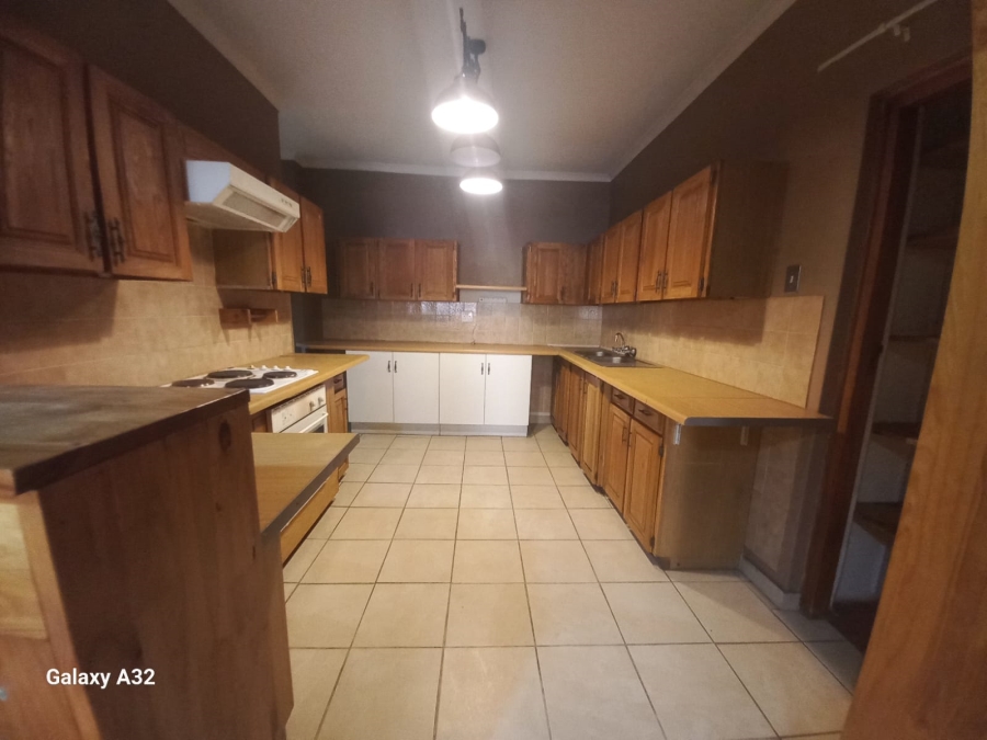 3 Bedroom Property for Sale in Mountain View Gauteng