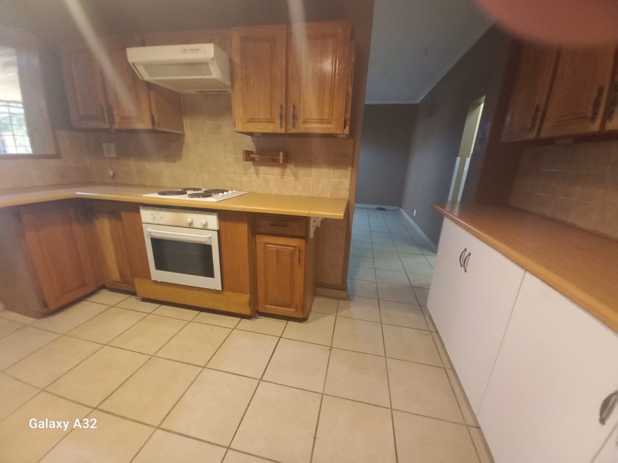 3 Bedroom Property for Sale in Mountain View Gauteng