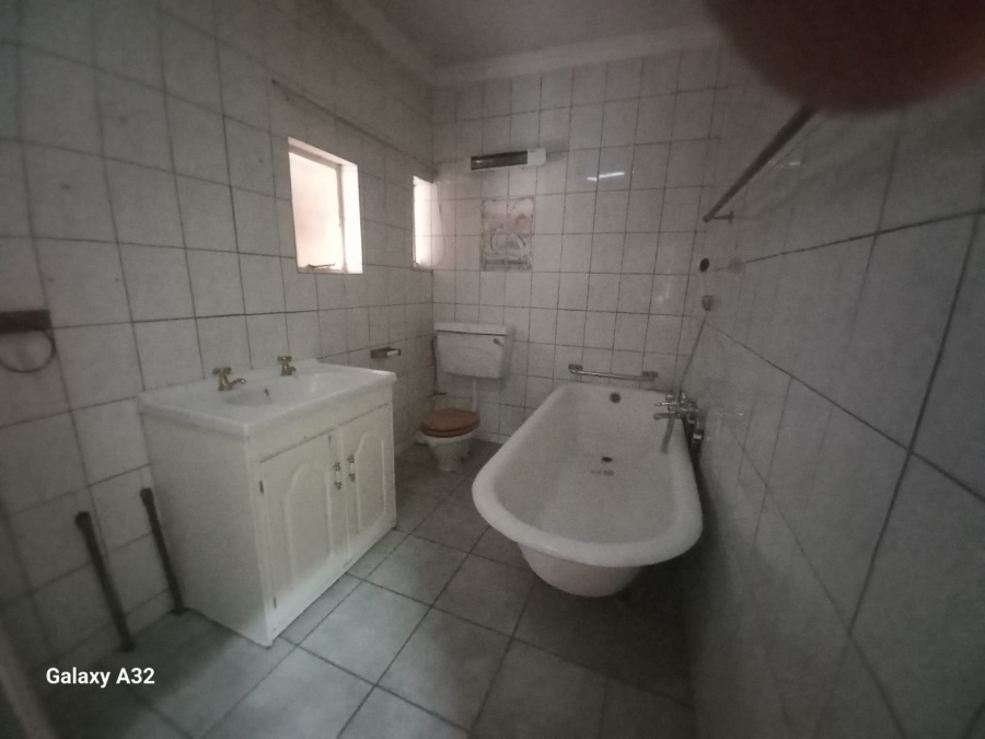 3 Bedroom Property for Sale in Mountain View Gauteng