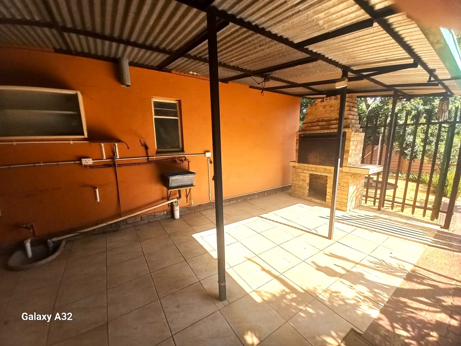 3 Bedroom Property for Sale in Mountain View Gauteng