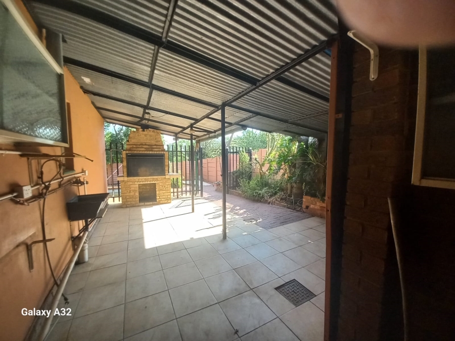 3 Bedroom Property for Sale in Mountain View Gauteng
