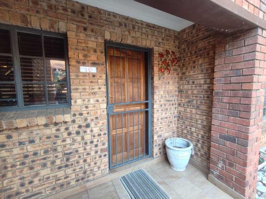 To Let 2 Bedroom Property for Rent in Three Rivers Proper Gauteng