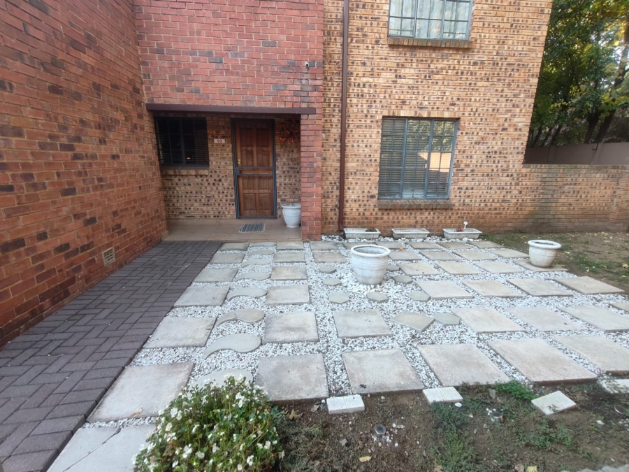 To Let 2 Bedroom Property for Rent in Three Rivers Proper Gauteng