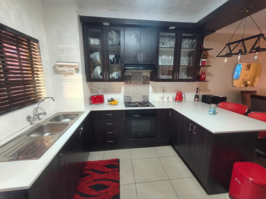 To Let 2 Bedroom Property for Rent in Three Rivers Proper Gauteng