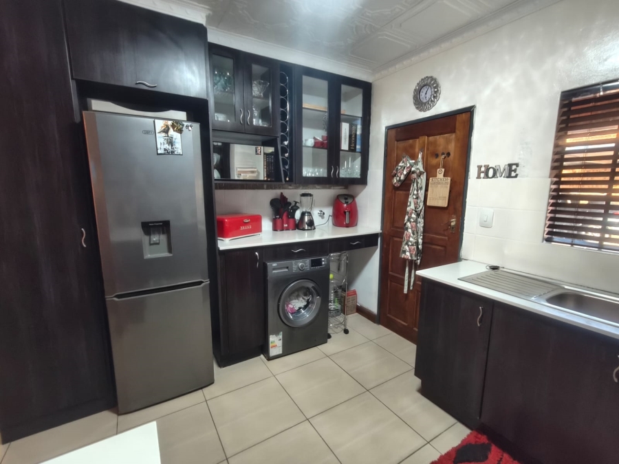 To Let 2 Bedroom Property for Rent in Three Rivers Proper Gauteng