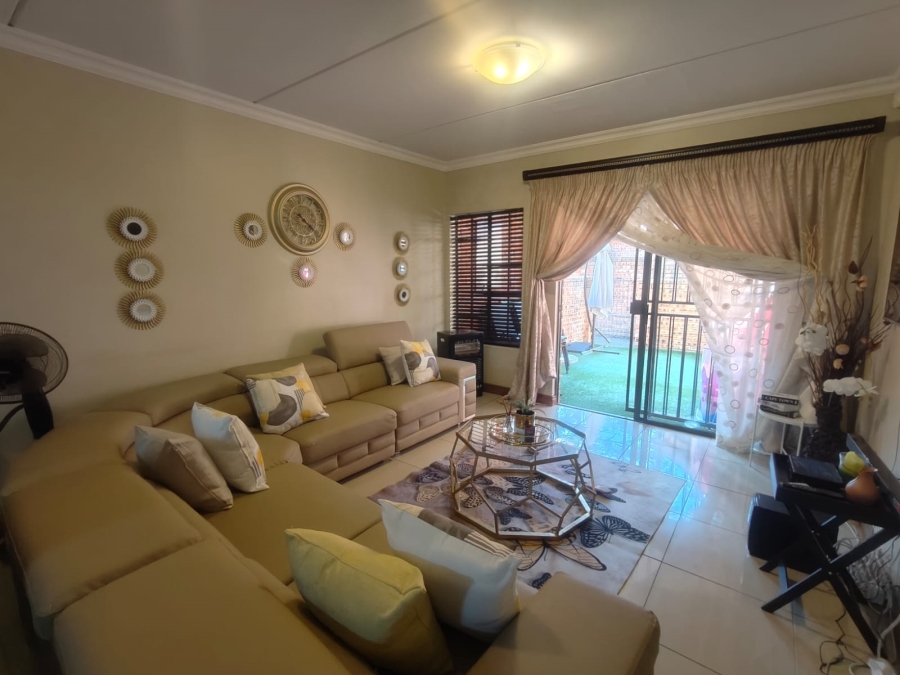 To Let 2 Bedroom Property for Rent in Three Rivers Proper Gauteng