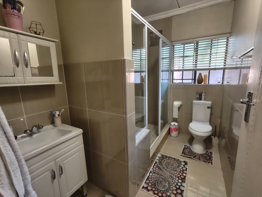 To Let 2 Bedroom Property for Rent in Three Rivers Proper Gauteng