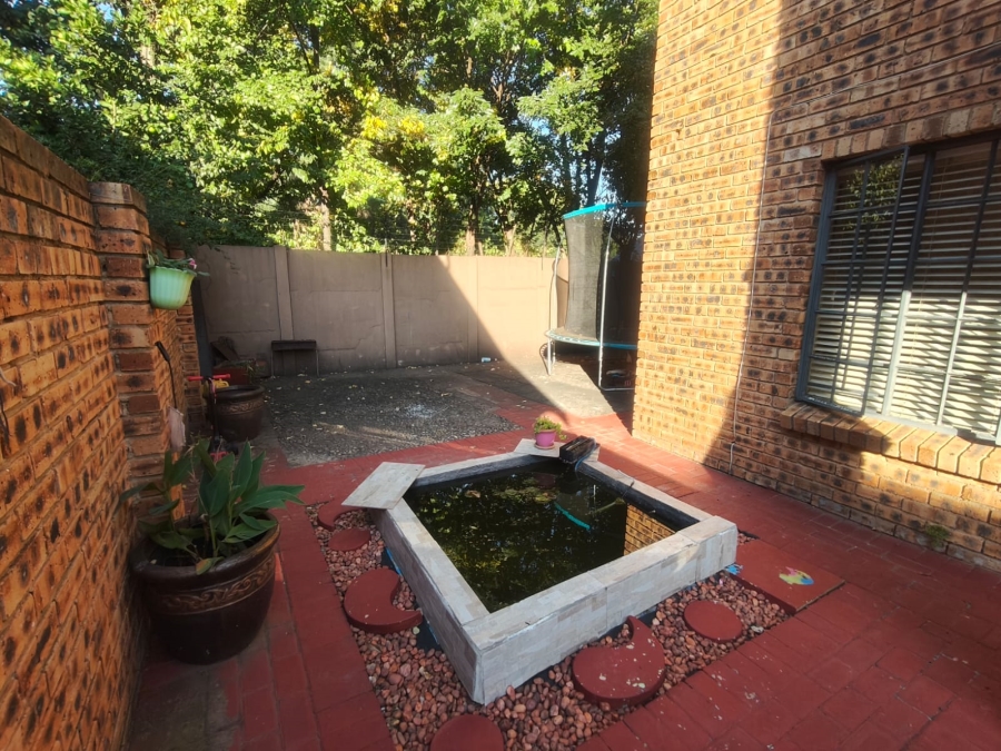 To Let 2 Bedroom Property for Rent in Three Rivers Proper Gauteng