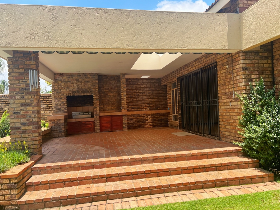 4 Bedroom Property for Sale in Gallo Manor Gauteng