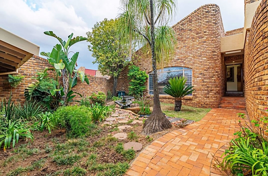 4 Bedroom Property for Sale in Gallo Manor Gauteng