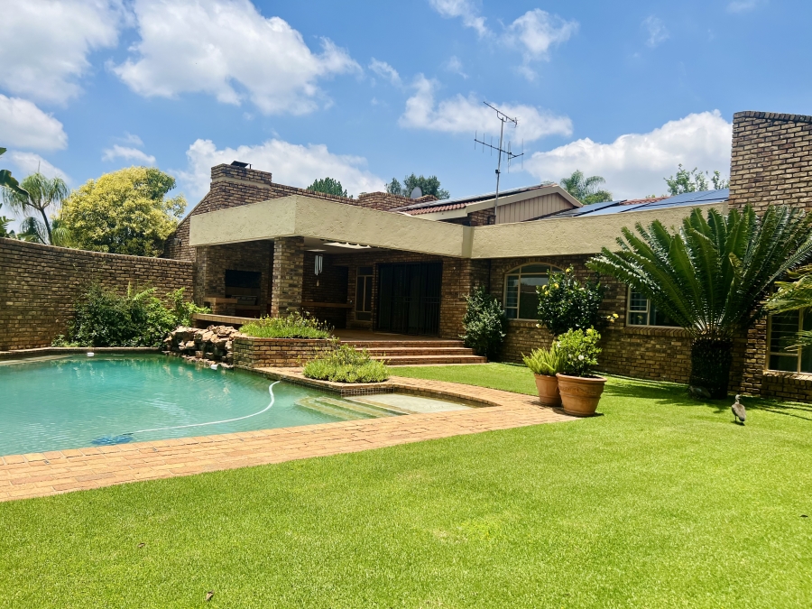 4 Bedroom Property for Sale in Gallo Manor Gauteng
