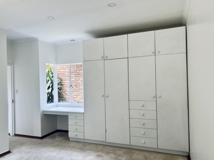 4 Bedroom Property for Sale in Gallo Manor Gauteng