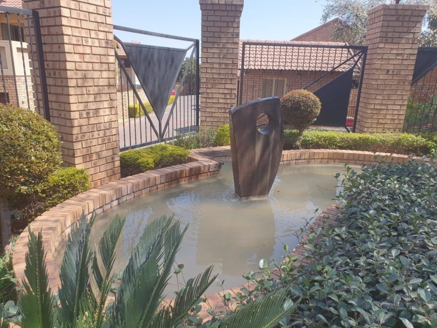 To Let 2 Bedroom Property for Rent in The Wilds Gauteng