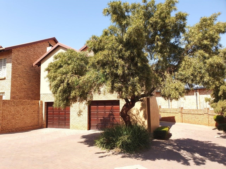 To Let 2 Bedroom Property for Rent in The Wilds Gauteng