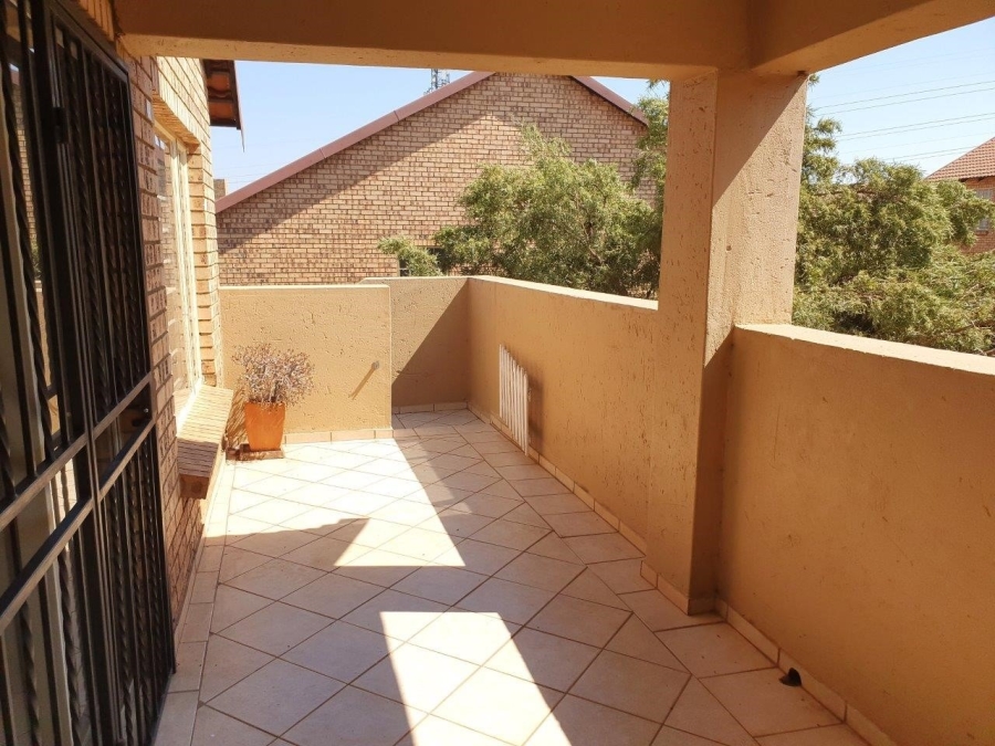 To Let 2 Bedroom Property for Rent in The Wilds Gauteng