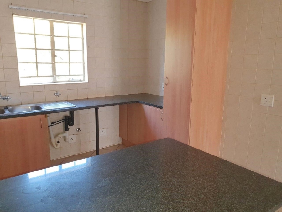 To Let 2 Bedroom Property for Rent in The Wilds Gauteng