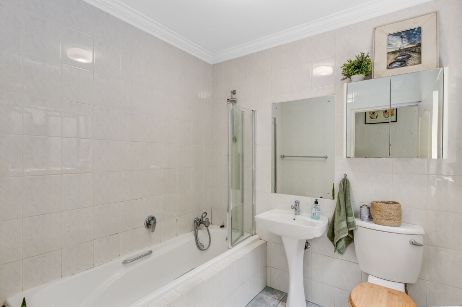 To Let 3 Bedroom Property for Rent in Cedar Lakes Gauteng