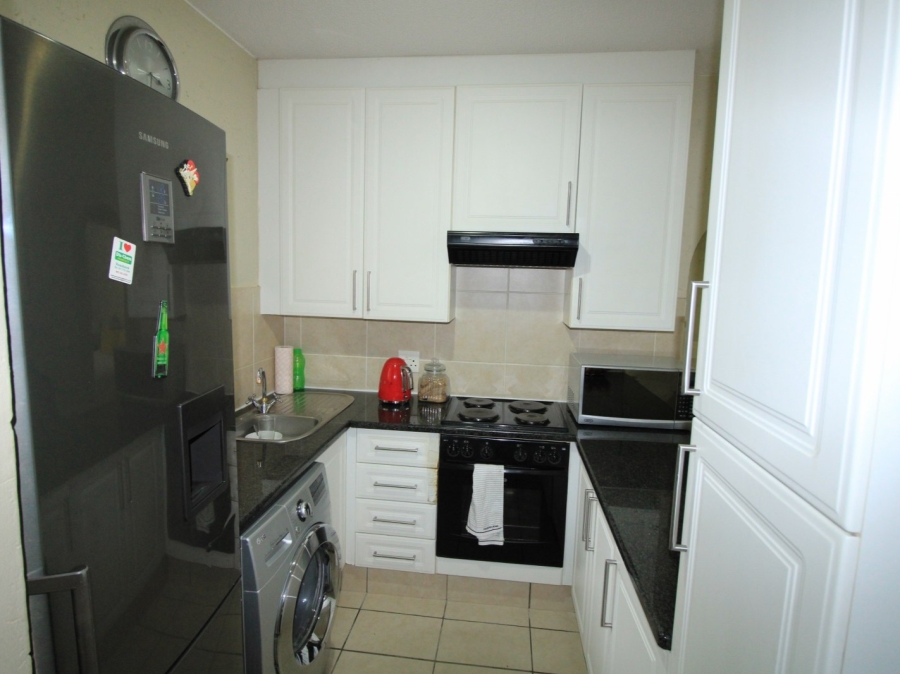 To Let 1 Bedroom Property for Rent in Lonehill Gauteng