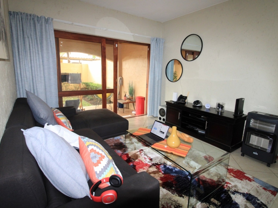 To Let 1 Bedroom Property for Rent in Lonehill Gauteng