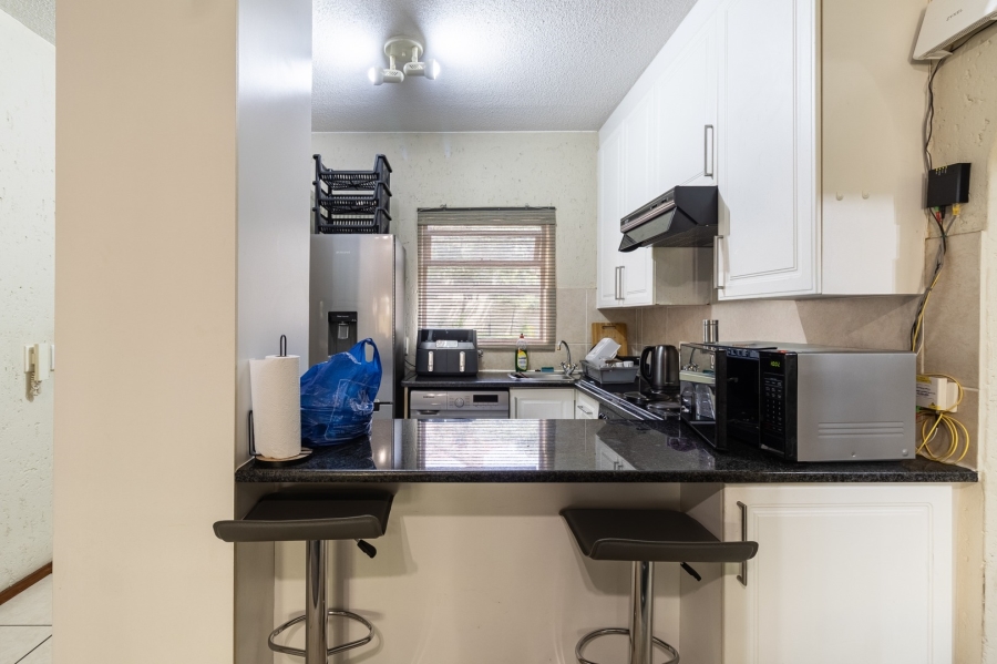 To Let 1 Bedroom Property for Rent in Lonehill Gauteng