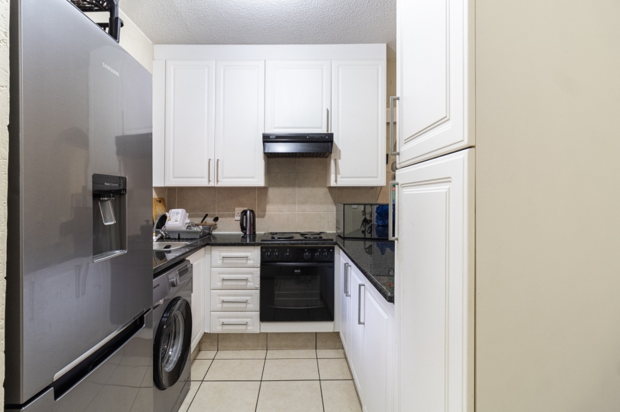 To Let 1 Bedroom Property for Rent in Lonehill Gauteng