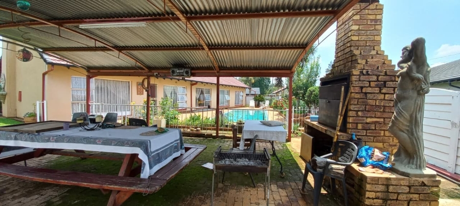 6 Bedroom Property for Sale in Dal Fouche Gauteng