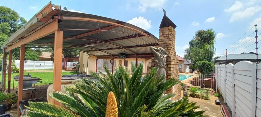 6 Bedroom Property for Sale in Dal Fouche Gauteng