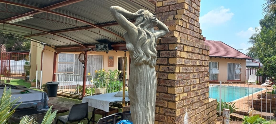 6 Bedroom Property for Sale in Dal Fouche Gauteng