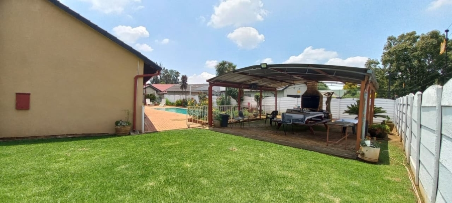 6 Bedroom Property for Sale in Dal Fouche Gauteng