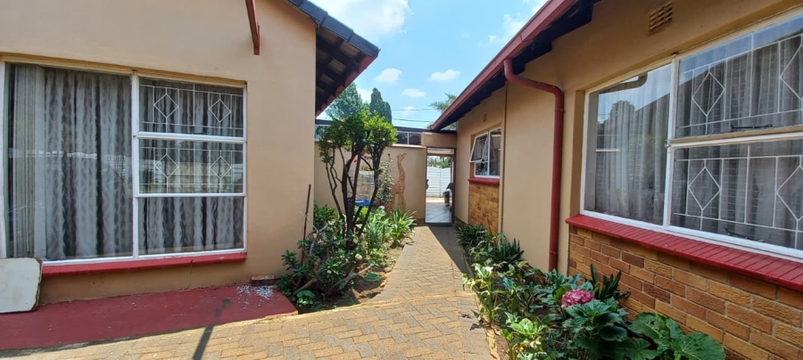 6 Bedroom Property for Sale in Dal Fouche Gauteng