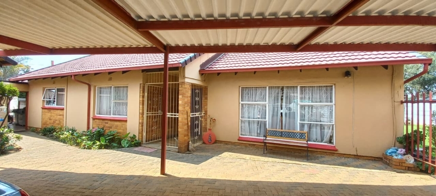 6 Bedroom Property for Sale in Dal Fouche Gauteng