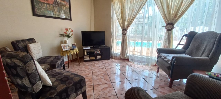 6 Bedroom Property for Sale in Dal Fouche Gauteng