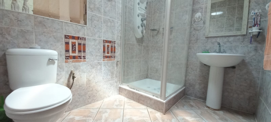 6 Bedroom Property for Sale in Dal Fouche Gauteng