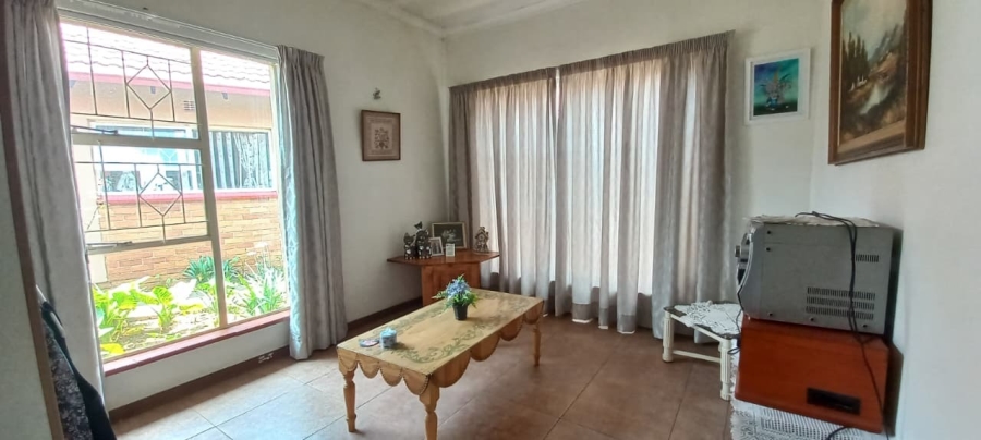 6 Bedroom Property for Sale in Dal Fouche Gauteng