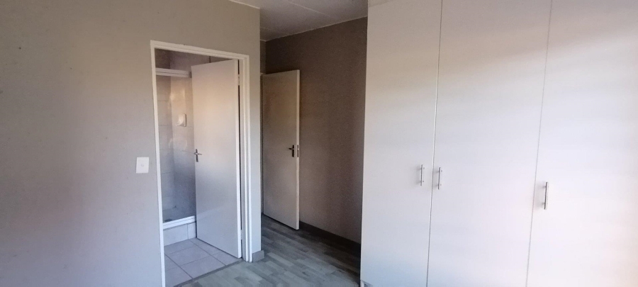 2 Bedroom Property for Sale in Wilgeheuwel Gauteng