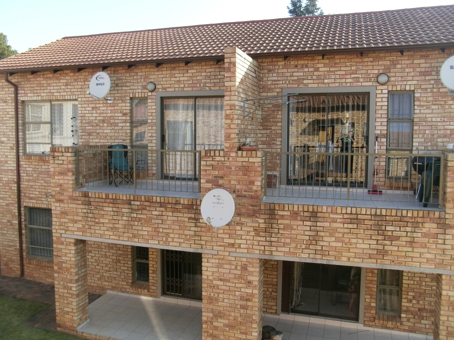2 Bedroom Property for Sale in Roodekrans Gauteng