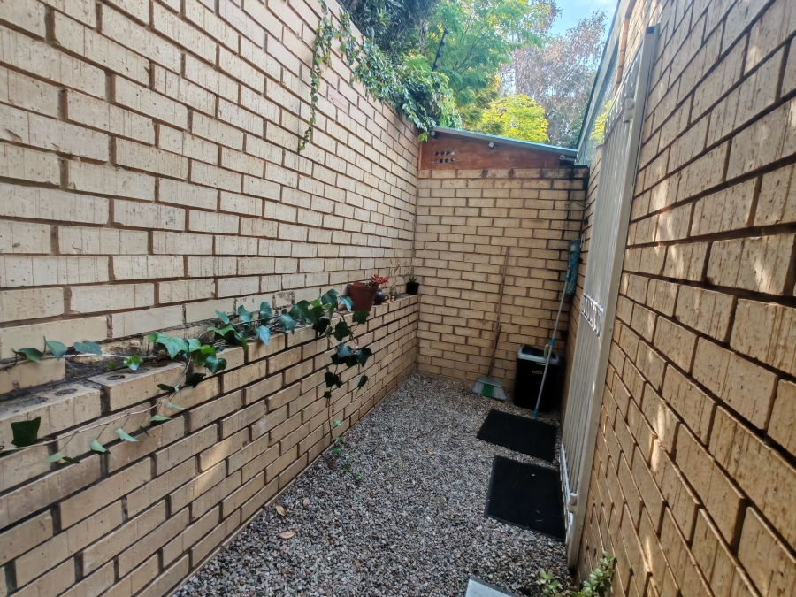 To Let 1 Bedroom Property for Rent in Morningside Manor Gauteng