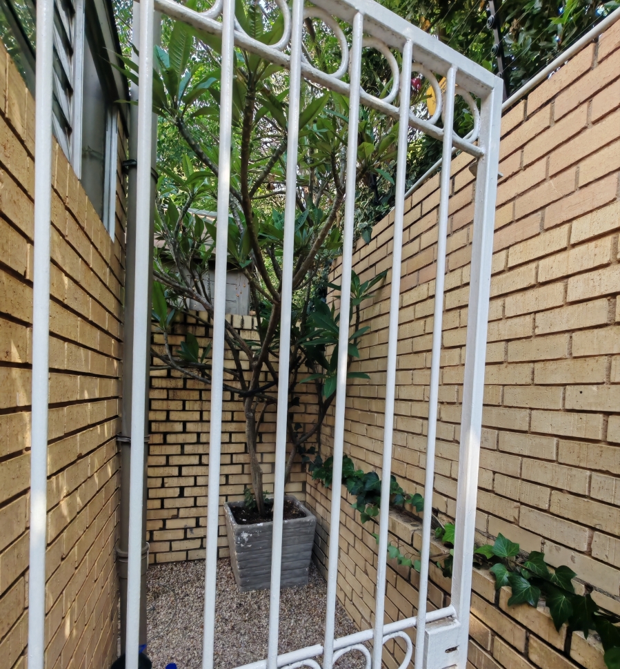 To Let 1 Bedroom Property for Rent in Morningside Manor Gauteng