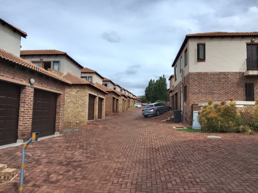 2 Bedroom Property for Sale in Willowbrook Gauteng