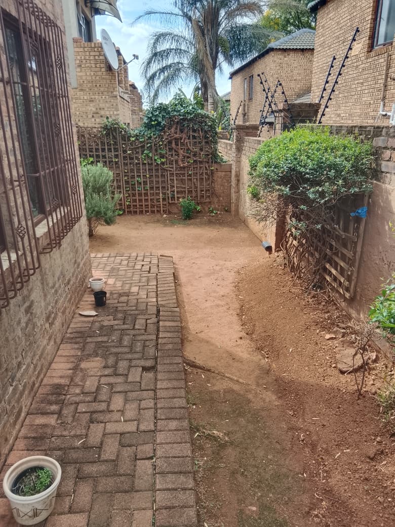 2 Bedroom Property for Sale in Willowbrook Gauteng