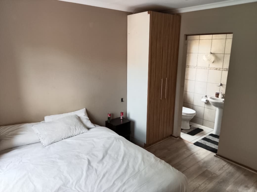 2 Bedroom Property for Sale in Willowbrook Gauteng