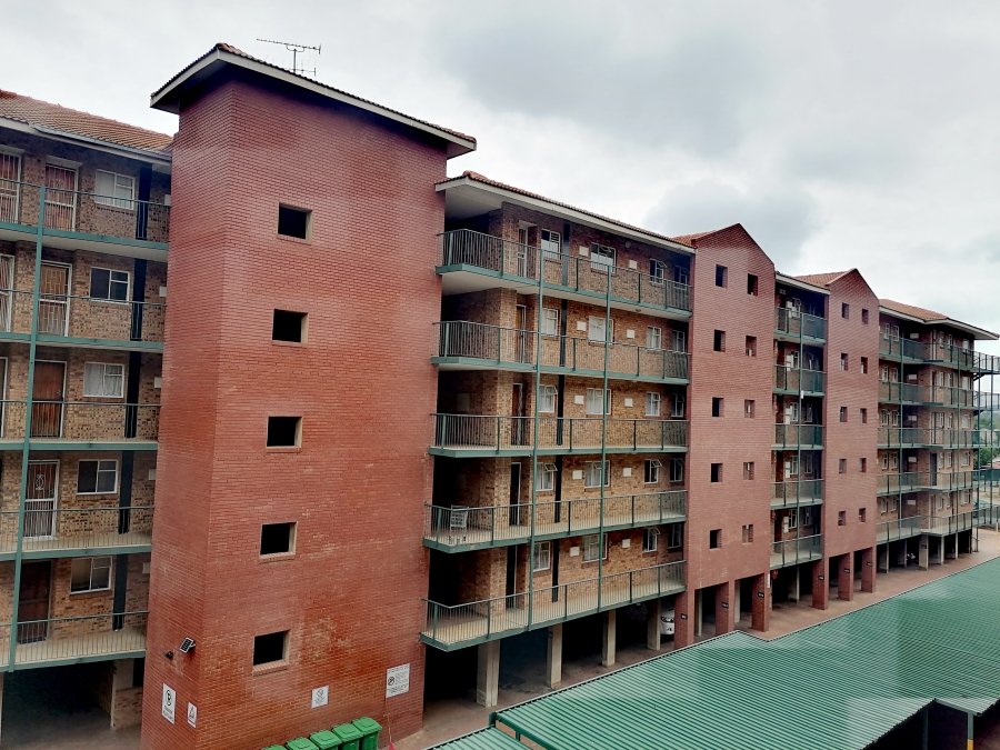 To Let 2 Bedroom Property for Rent in Erand Gardens Gauteng