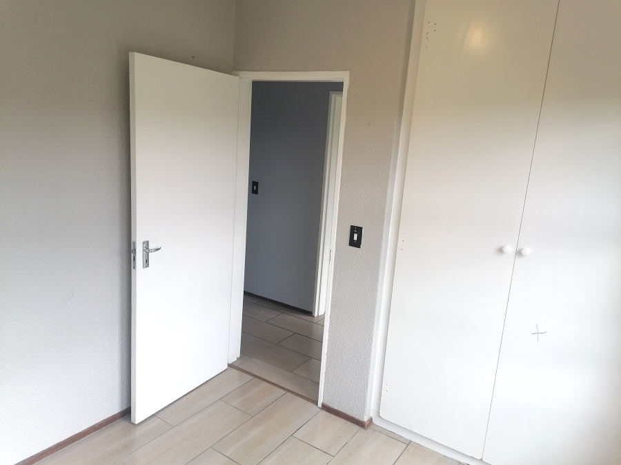 To Let 3 Bedroom Property for Rent in Wilro Park Gauteng