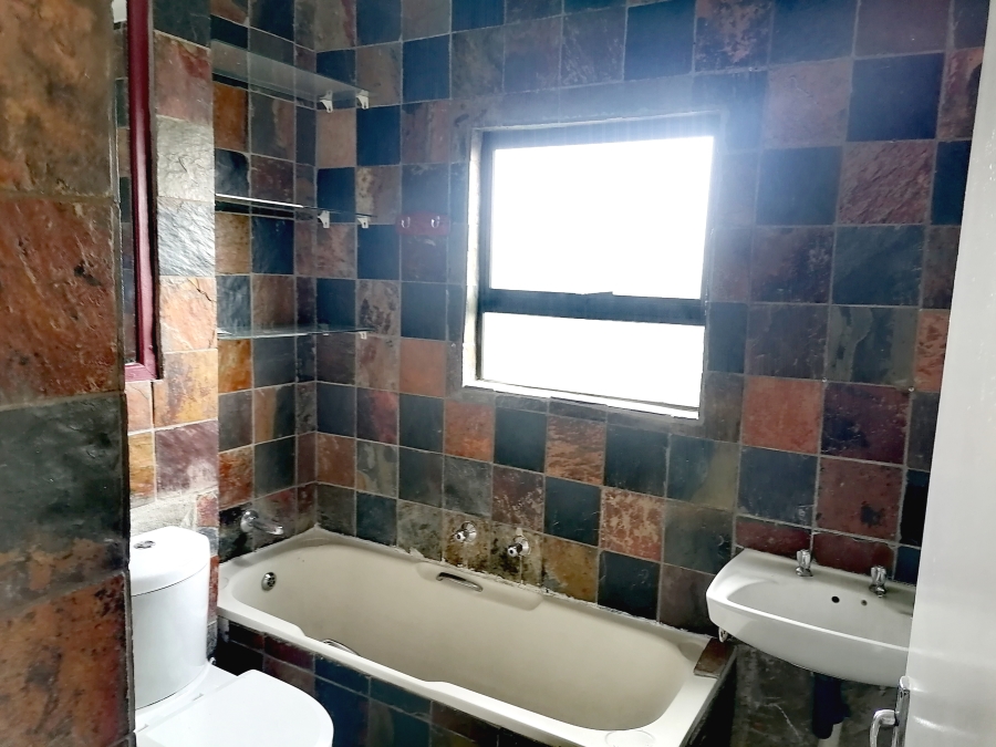 To Let 3 Bedroom Property for Rent in Wilro Park Gauteng