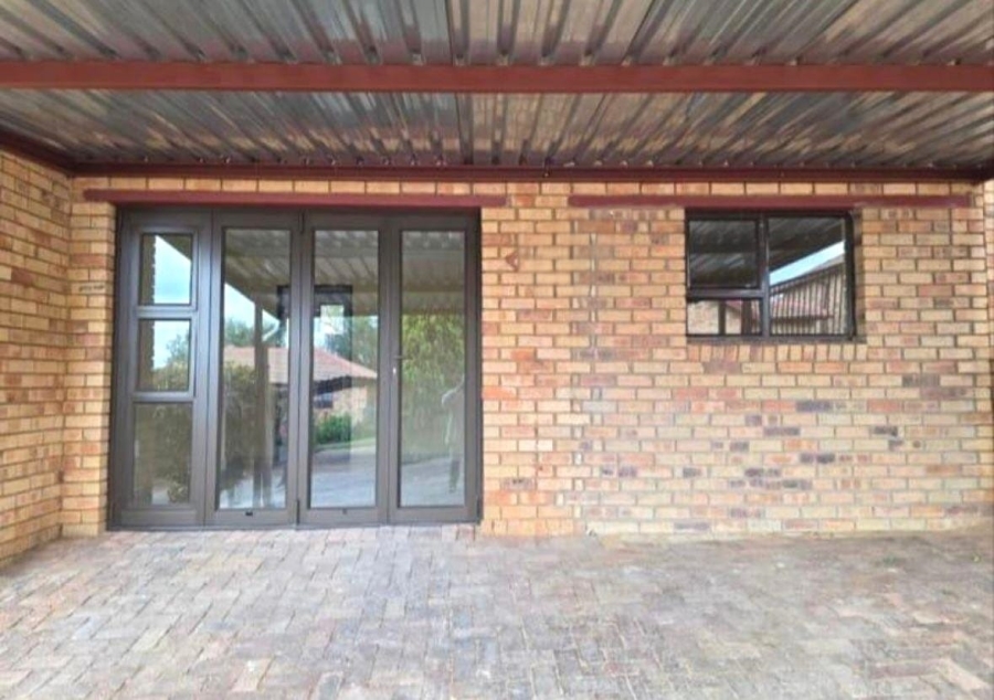 To Let 4 Bedroom Property for Rent in Alberton Central Gauteng