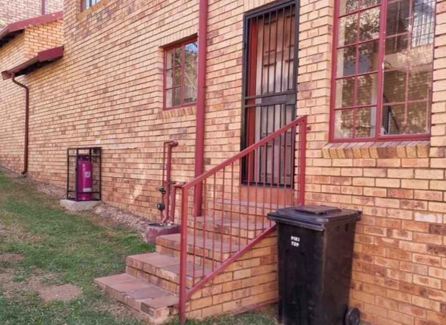 To Let 4 Bedroom Property for Rent in Alberton Central Gauteng