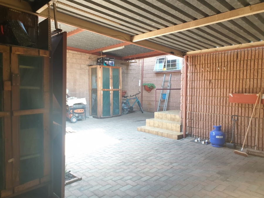 3 Bedroom Property for Sale in Wilro Park Gauteng