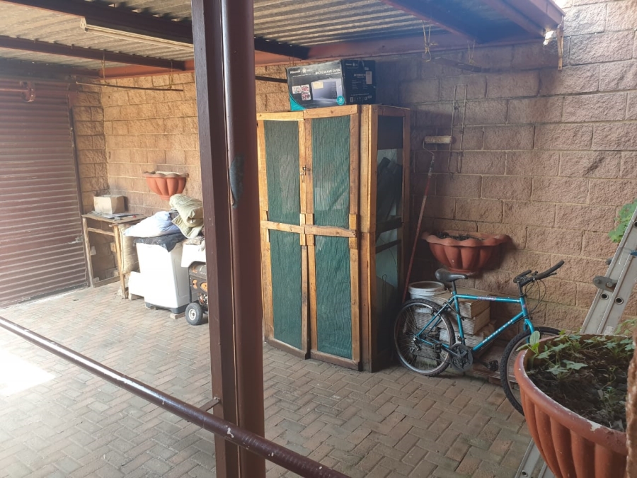 3 Bedroom Property for Sale in Wilro Park Gauteng
